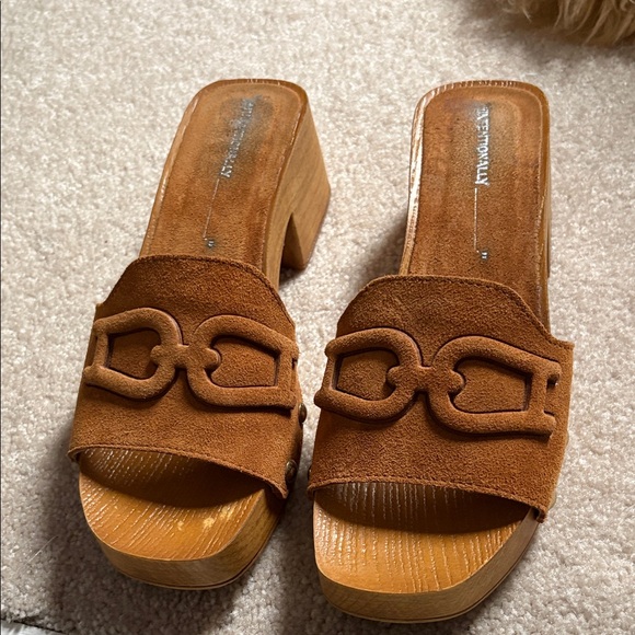 INTENTIONALLY BLANK Shoes - INTENTIONALLY BLANK Brown Suede Platform Mule Sandals with Chain Detail